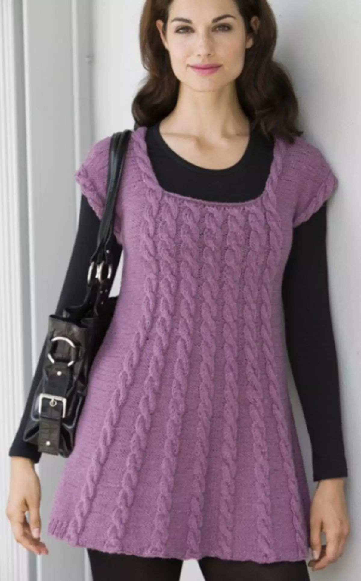 Tunic Spins: Schemes û Danasîna Knitting, sweater germ ji bo jinên bi destên xwe