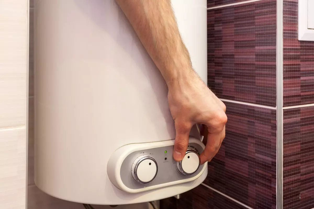 욕실의 온수기 : 숨기는 곳은 어디입니까?