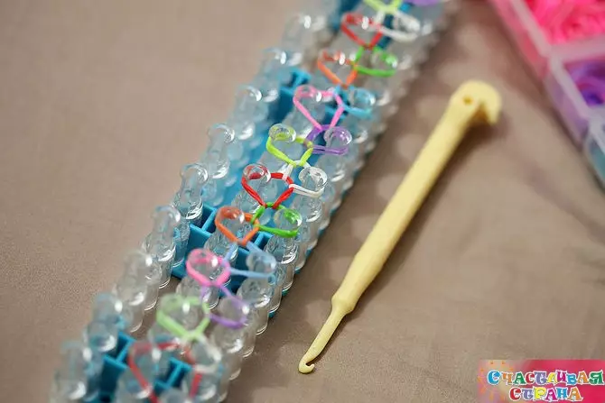Weaving aus Gummi: Spillsaachen fir Ufänger op enger Maschinn mat Videocoursen