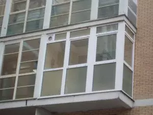Použití plně proskleného balkonu
