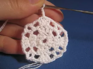 Cap kanggo budak lalaki sareng crochet: skéma sareng katerangan sareng pidéo