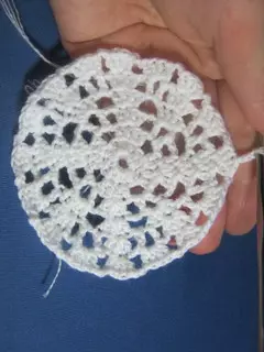 Cap kanggo budak lalaki sareng crochet: skéma sareng katerangan sareng pidéo