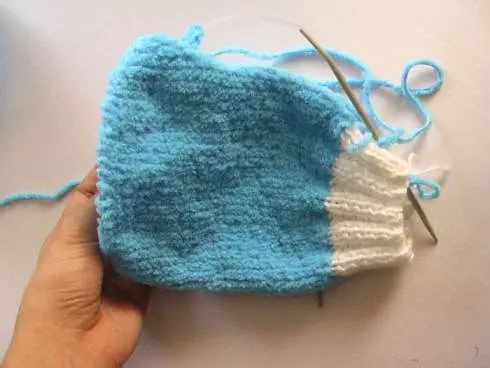 স্কিম অনুযায়ী একটি নবজাতক crochet বা spokes জন্য combus
