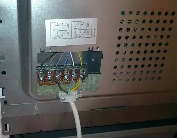 Onafhankelijke aansluiting van elektrische kachels naar het netwerk 220 V, 380 V