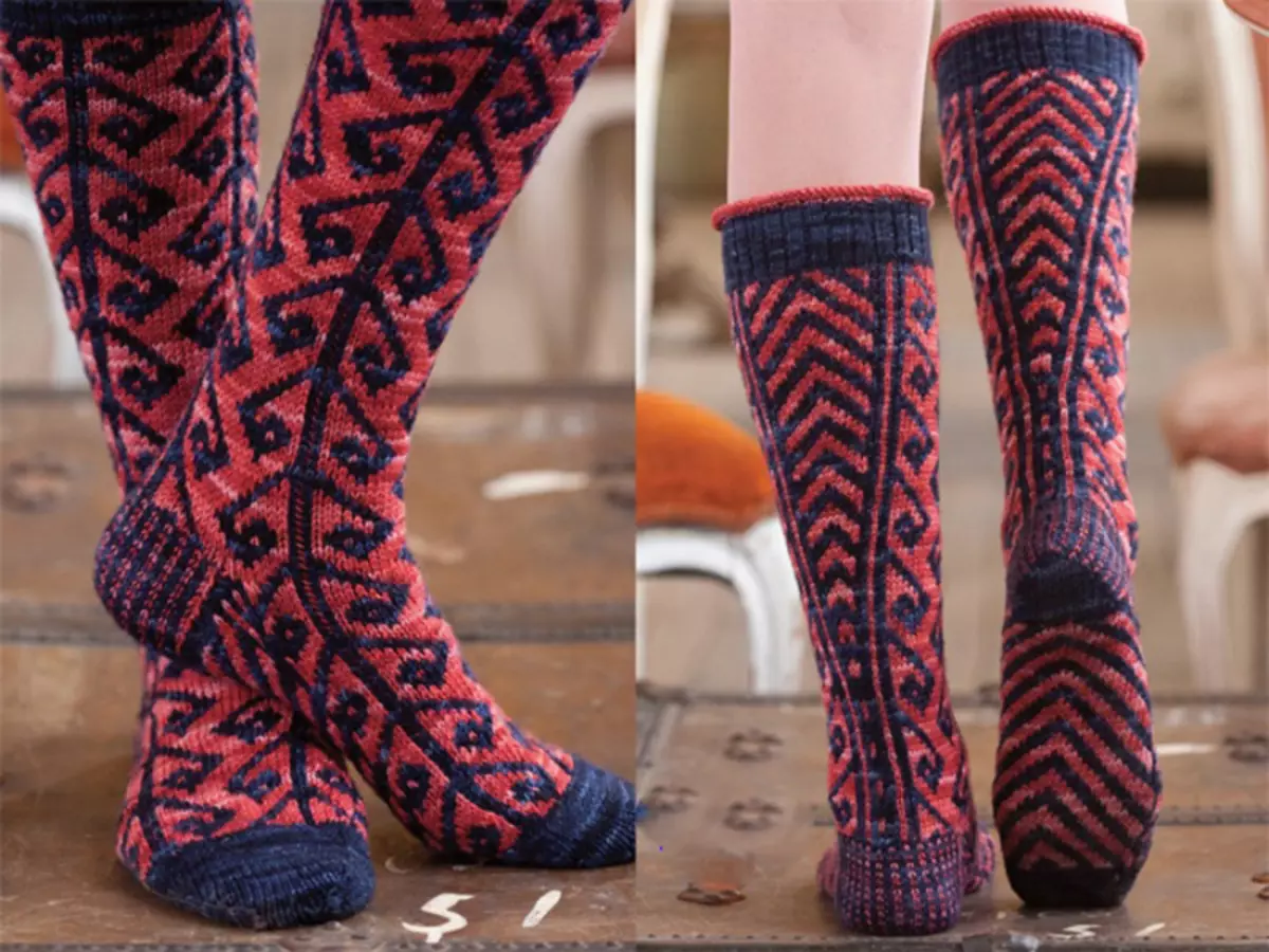 Slaves on two knitting knitting: knitting beautiful slippers from soft material with video and photo by master class