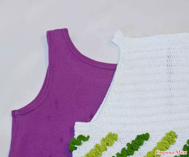Trang phục kết hợp cho một cô gái ba crochet