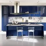 Bleu classique: Couleur 2020 par Pantone dans la cuisine moderne