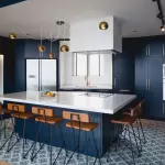 Klasik Biru: Warna 2020 oleh Pantone di dapur modern