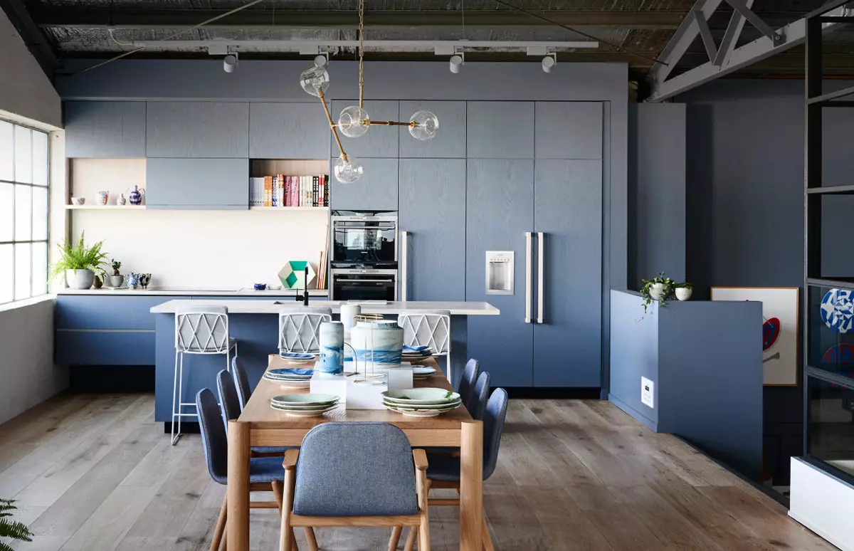כחול קלאסי: צבע 2020 על ידי פנטון במטבח המודרני