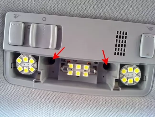कसरी प्रकाश प्रकाश मार्फत एक भिडियो रेकर्डर कनेक्ट गर्ने