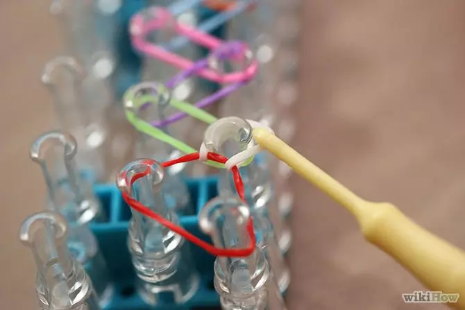 Hvordan evan armbåndet laget av gummibånd for nybegynnere på maskinen med video