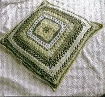 Crochet terkait kotak-kotak dan sarung bantal