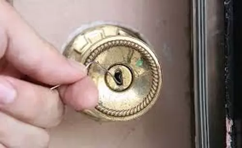 Comment ouvrir la porte sans clé - si vous avez perdu?