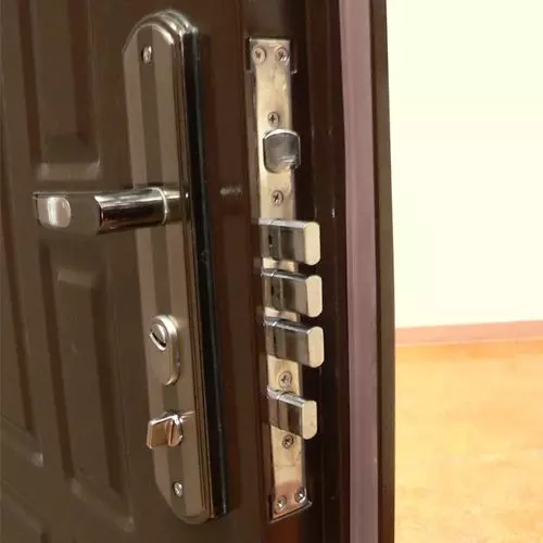 Instalace druhé vstupní dveře v bytě: Foto, video