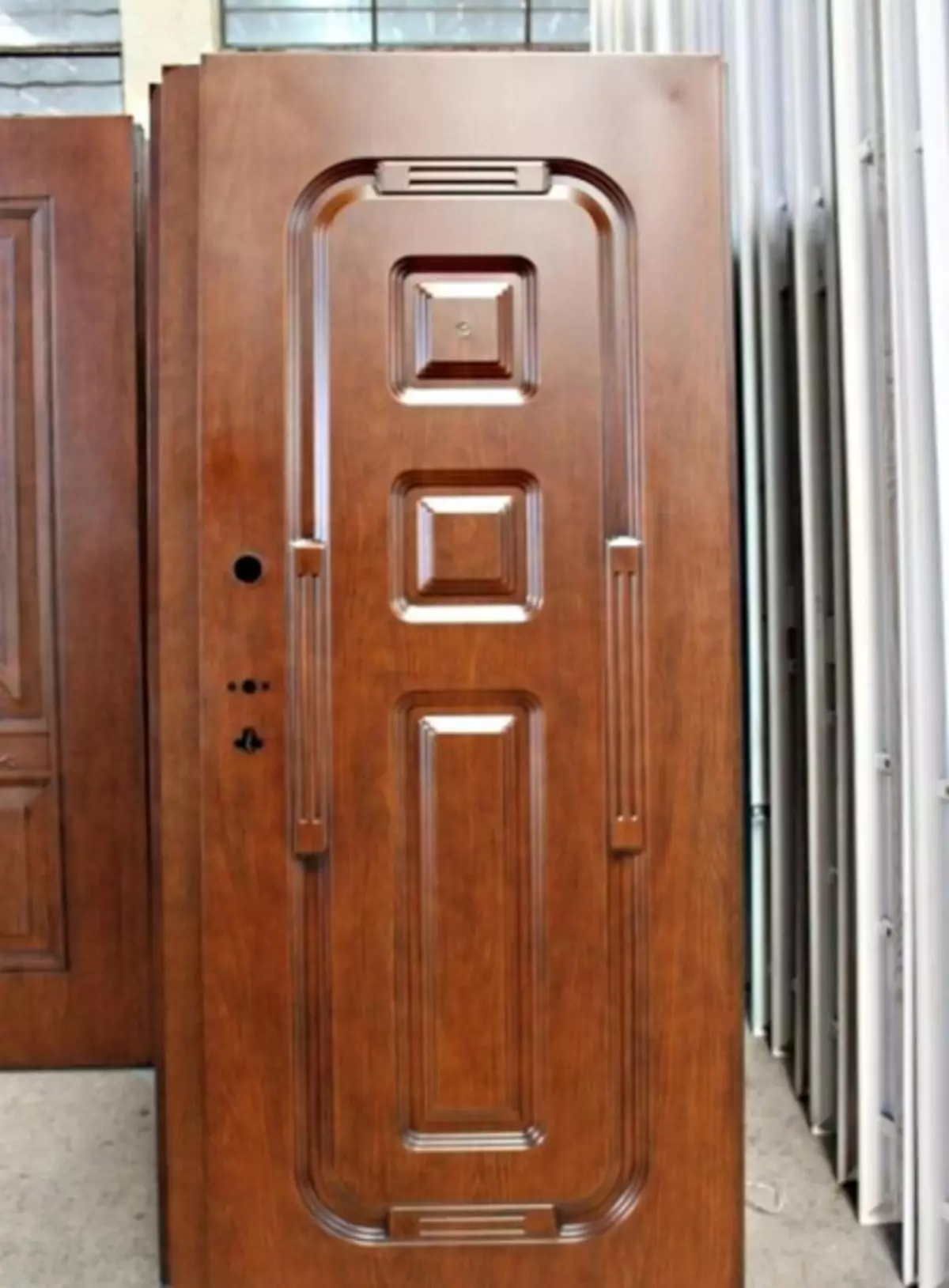 Panells decoratius per a portes de MDF: beneficis i característiques