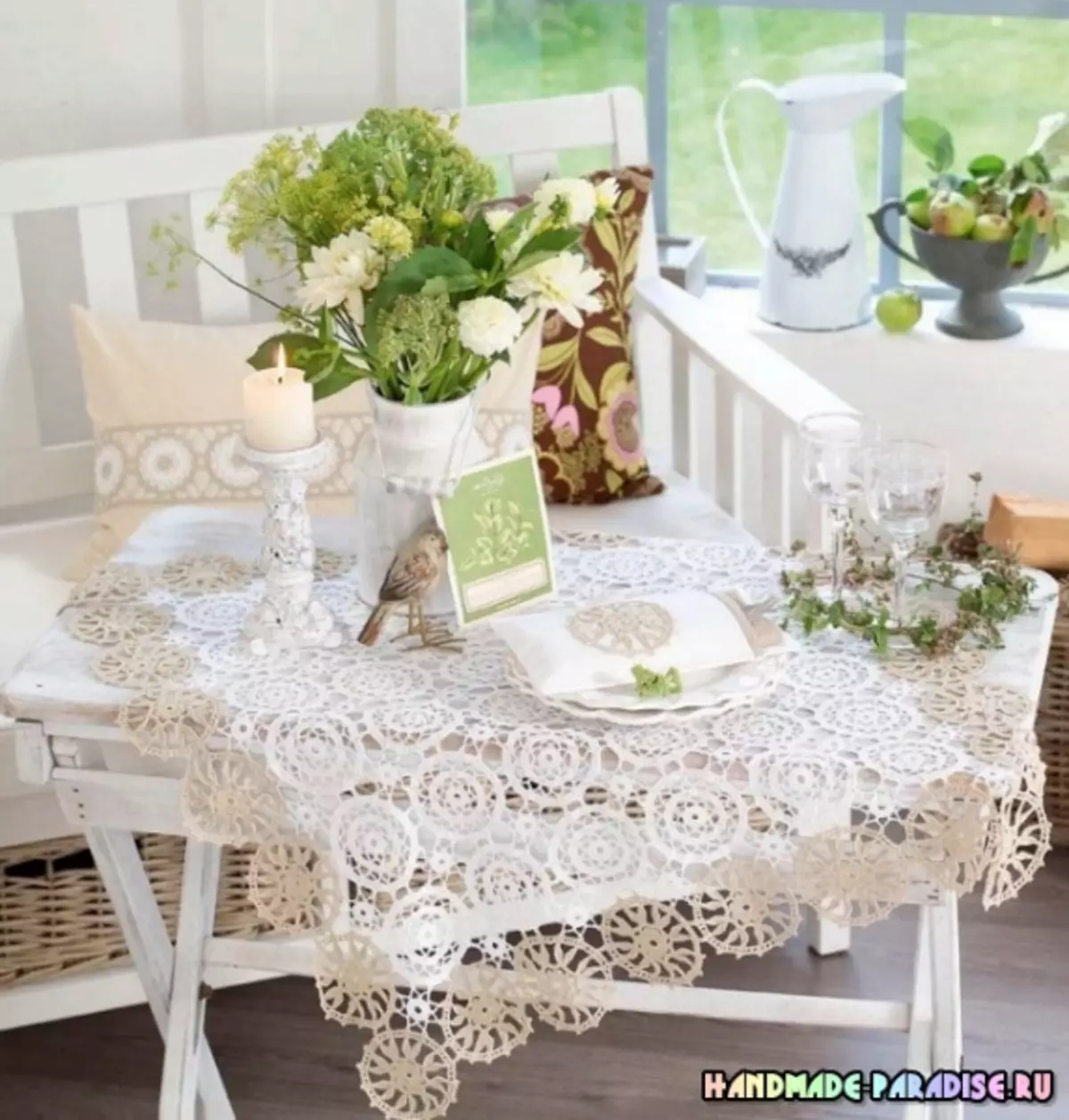Decorating pillows with lace crochet. Schemes