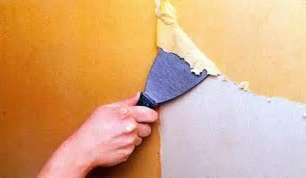 Kako hitro in učinkovito odstraniti staro plast barve s stene