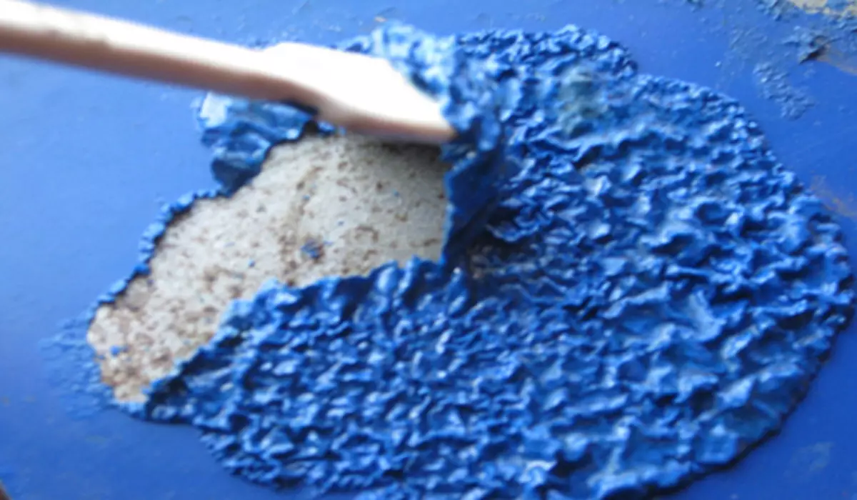 Cara dengan cepat dan efektif menghapus lapisan cat lama dari dinding