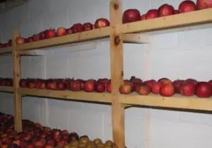 バルコニーとローガジアにリンゴの保管