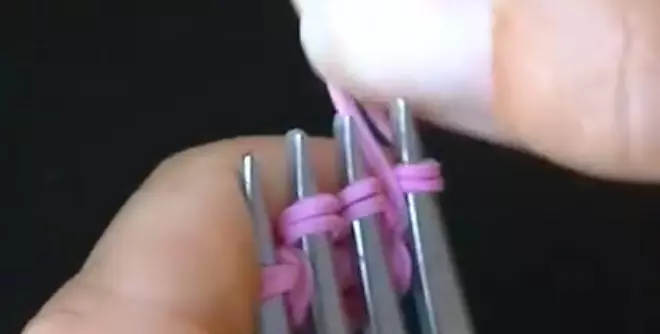 Hur väger ett brett armband från elastiska band för nybörjare med foton och video
