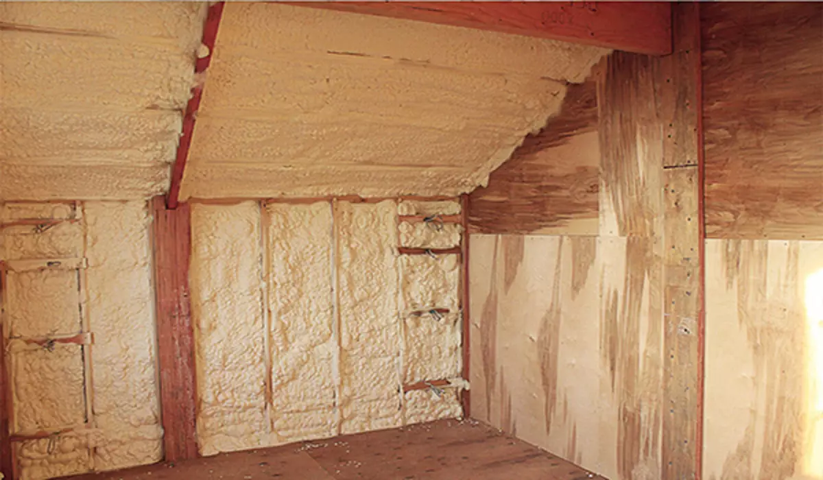 طرق فعالة لعزل الجدران من داخل منزل خشبي
