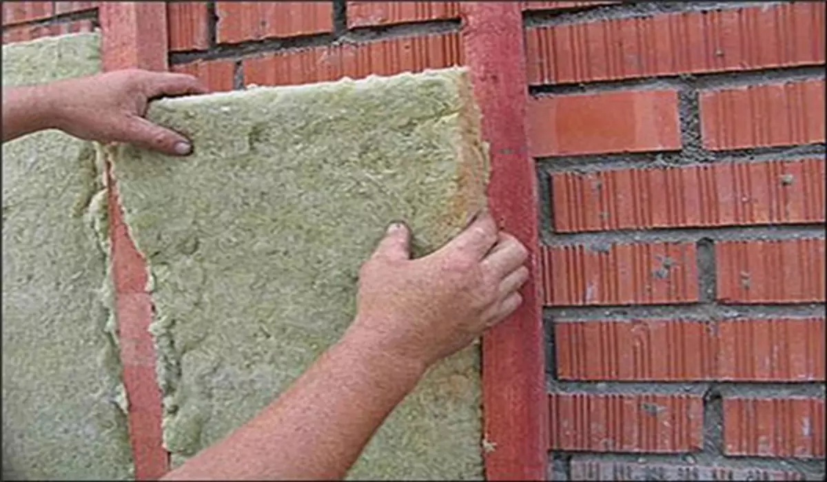 壁の断熱材の厚さを計算するための式