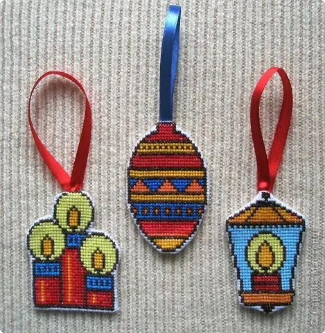 Mainan Natal Sulaman Kanthi Salib - Skema Sulaman kanggo Taun Anyar