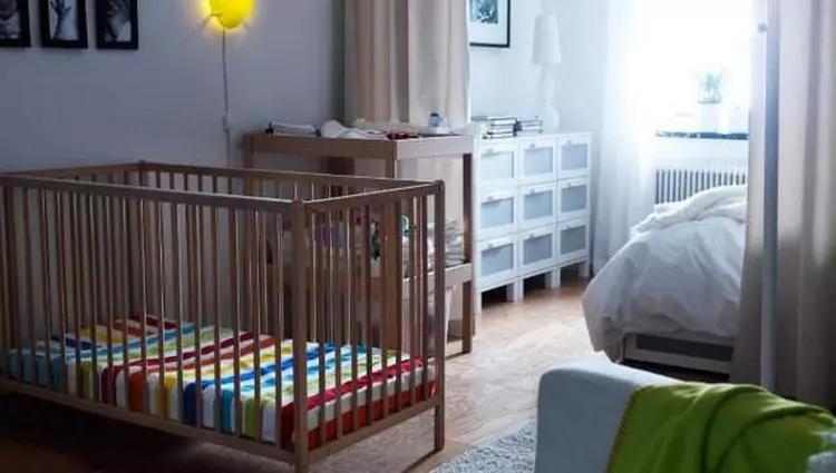 Interior apartemen untuk keluarga muda dengan seorang anak: Pilihan untuk pengaturan furnitur di kamar (39 foto)