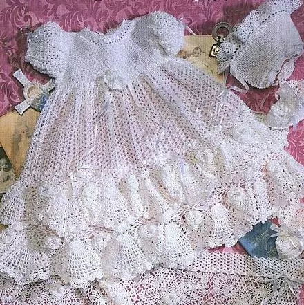 Baptistisches Kleid für Mädchen häkeln und mit Foto stricken