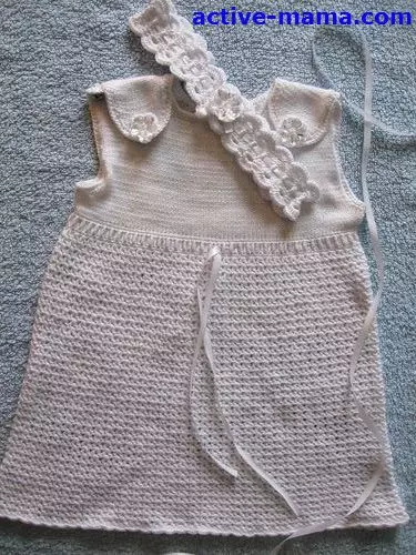 Dress sutura don girlsan mata Crochet da saƙa tare da hoto