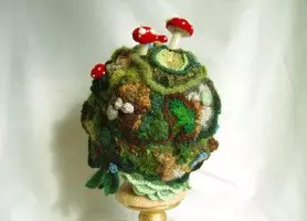 ಹೆಣಿಗೆ ತಂತ್ರದ ಫ್ರೀಫಾರ್ಮ್ - ಅಸಾಮಾನ್ಯ Crochet ಕ್ಯಾಪ್ಸ್