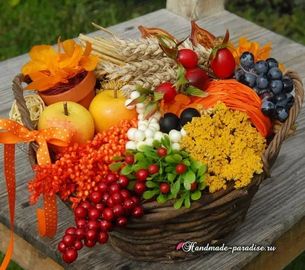 Weaving Grape Vine Baskets