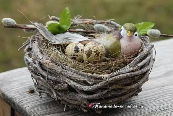 Weaving Grape Vine Baskets