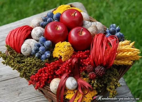 Weaving Grape Vine Baskets