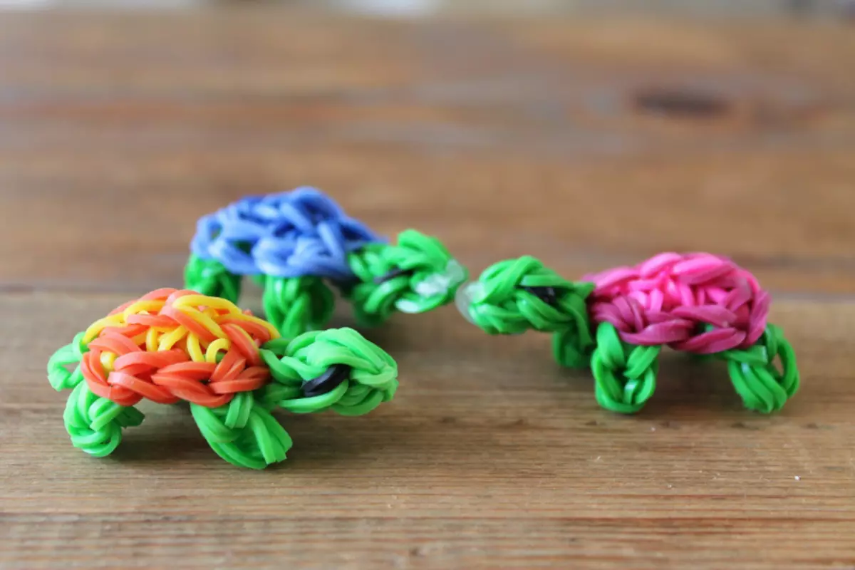 Kako se procijeniti iz gumene igračke 3D kukiča za početnike