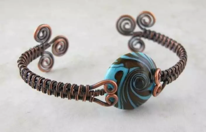 Wire bracelet with her own hands: Master class with photos and video