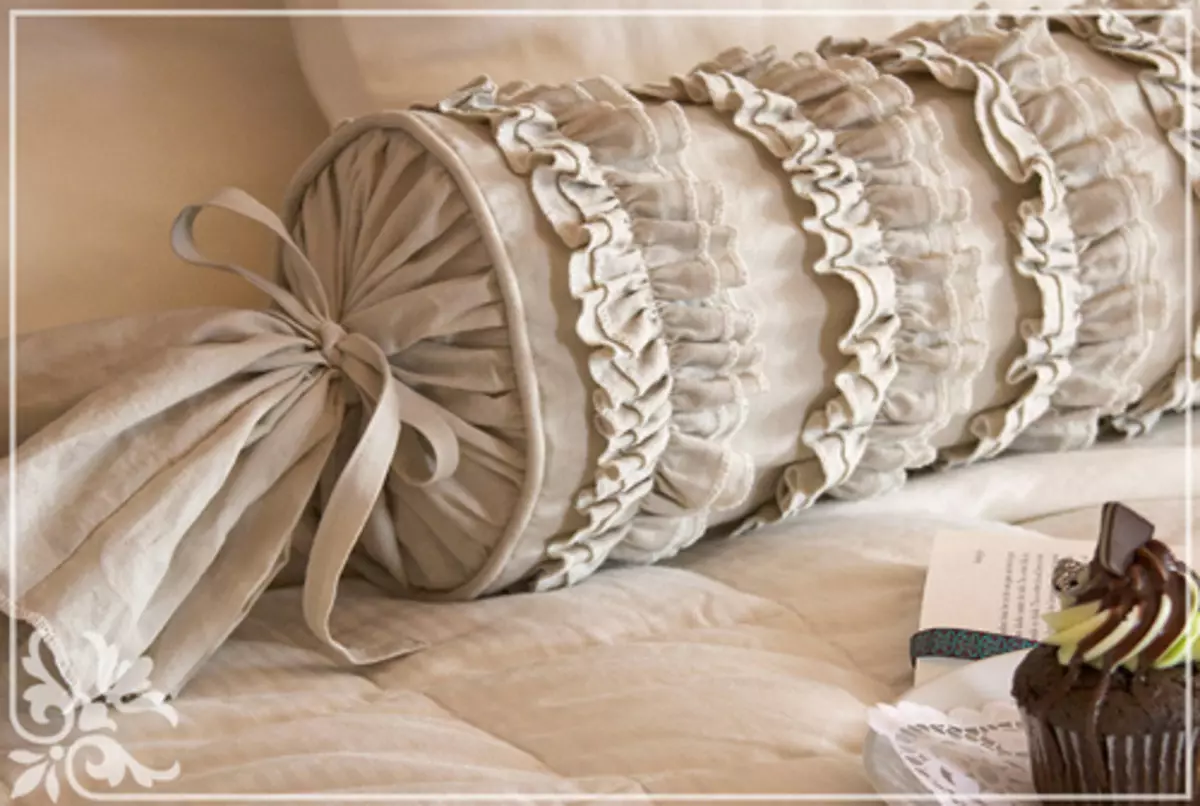 Декоративные подушки-валики длинные