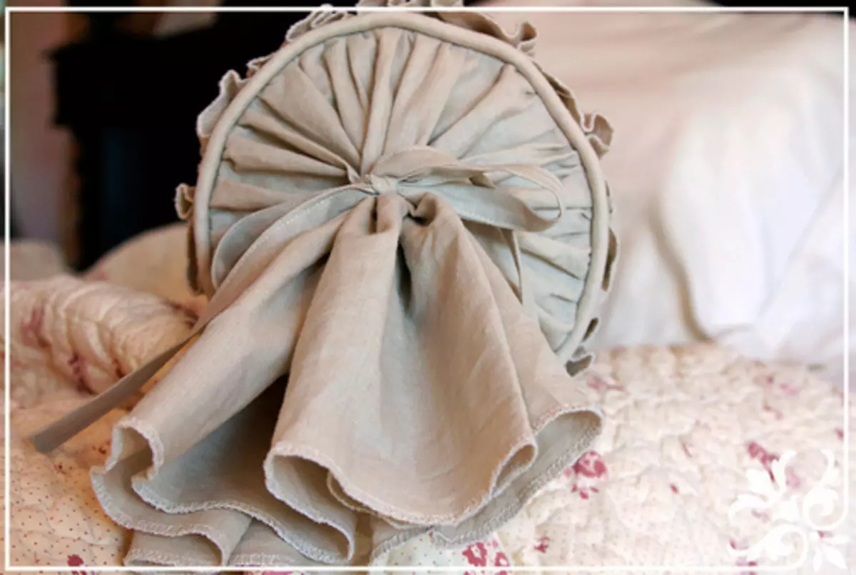 Декоративні подушки-валики своїми руками