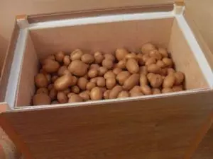 Si të ruani patatet në ballkon në dimër