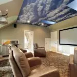 Baggrund med skyer til visuel udvidelse af rummet: Tips til valg og indsættelse på loftet