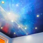 시각적 인 방의 시각적 확장을위한 구름이있는 벽지 : 천장에 선택하고 붙여 넣기위한 팁