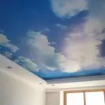 Bakgrunn med skyer for visuell utvidelse av rommet: Tips for å velge og lime på taket