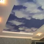 Bakgrunn med skyer for visuell utvidelse av rommet: Tips for å velge og lime på taket