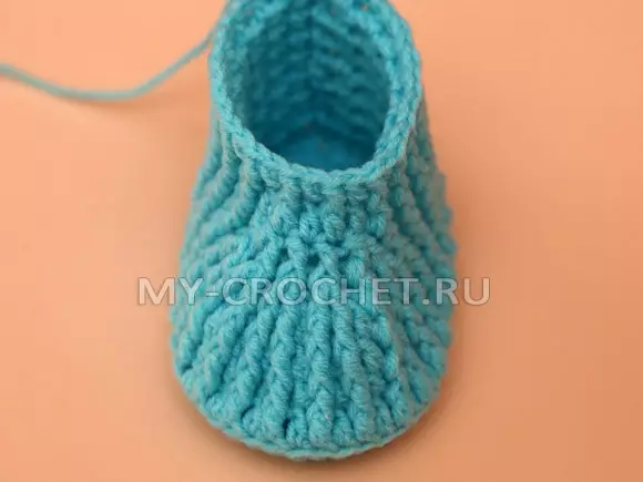 Crochet ta 'Booties-Shoes għat-Tfal b'deskrizzjoni u skemi