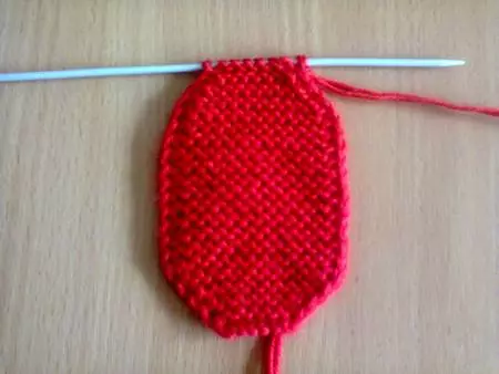 Booties kwa watoto wachanga kwenye spokes na crochet na picha na video