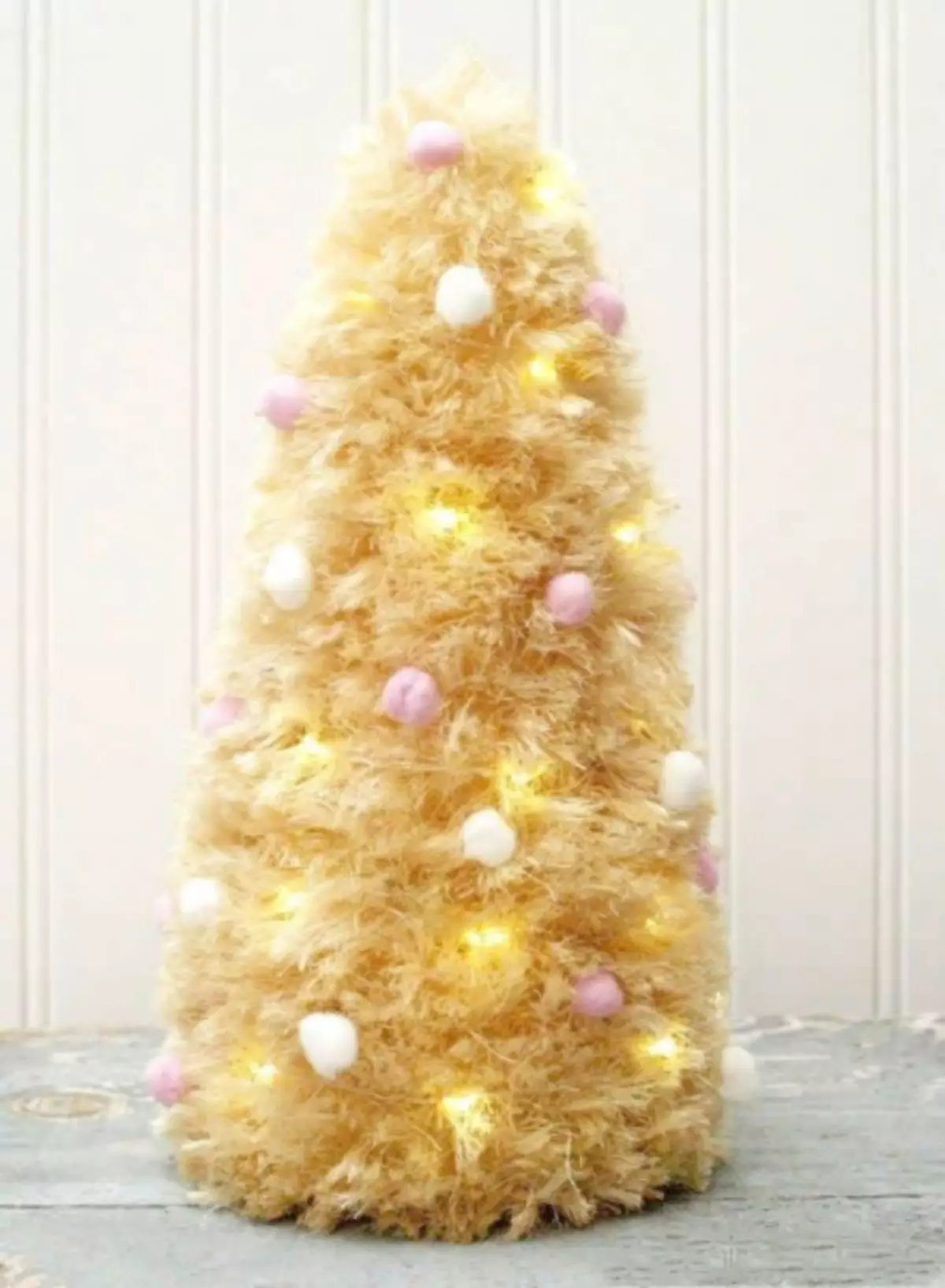 شجرة عيد الميلاد الصغيرة