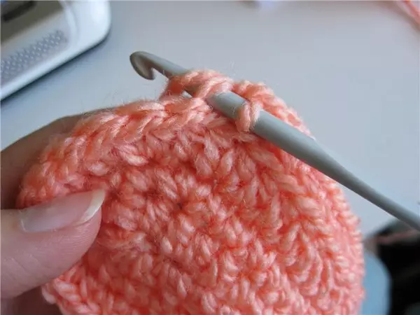 Awọn bata orunkun crochet fun awọn ọmọ tuntun: kilasi titunto pẹlu fidio