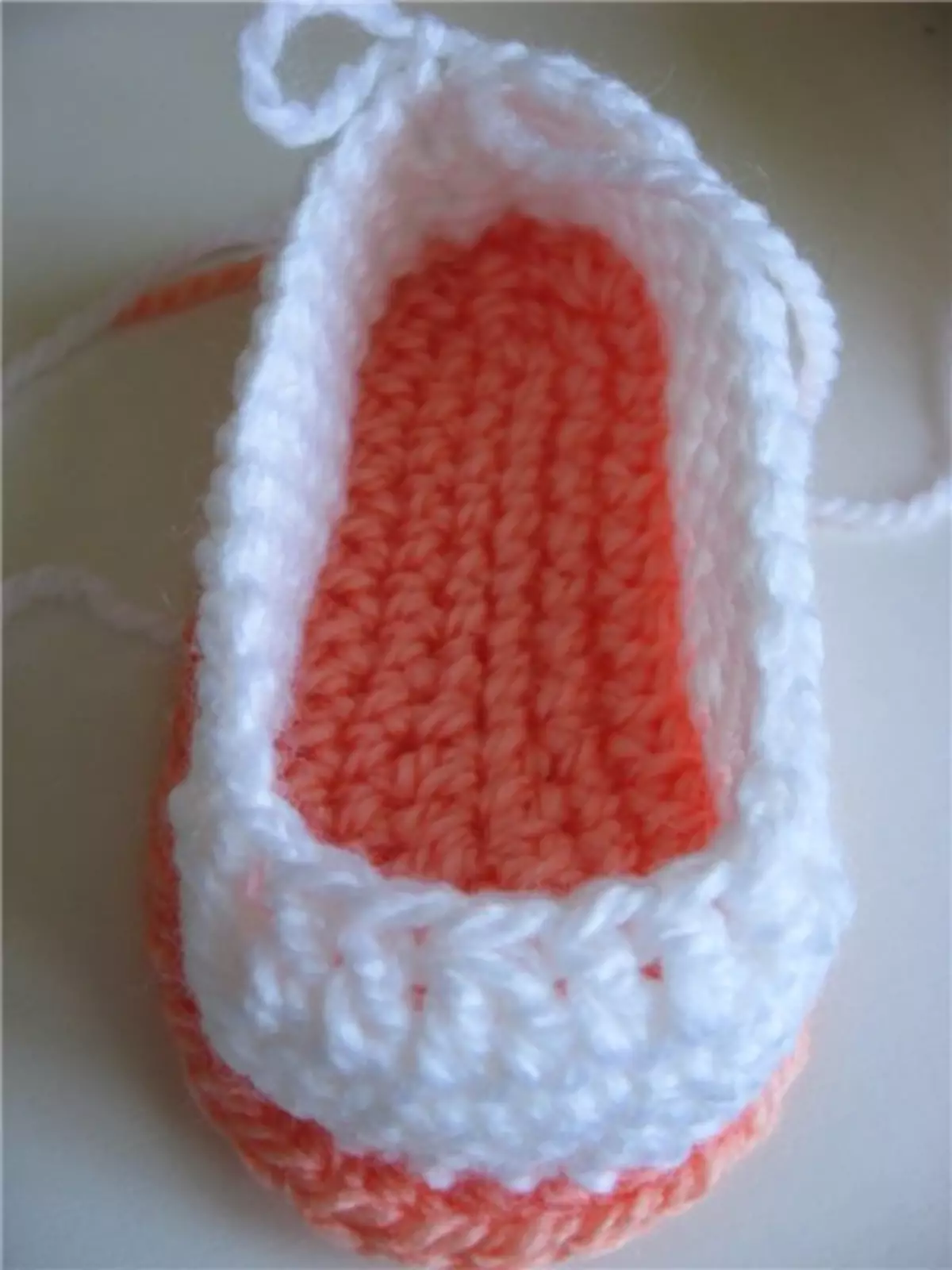 Awọn bata orunkun crochet fun awọn ọmọ tuntun: kilasi titunto pẹlu fidio