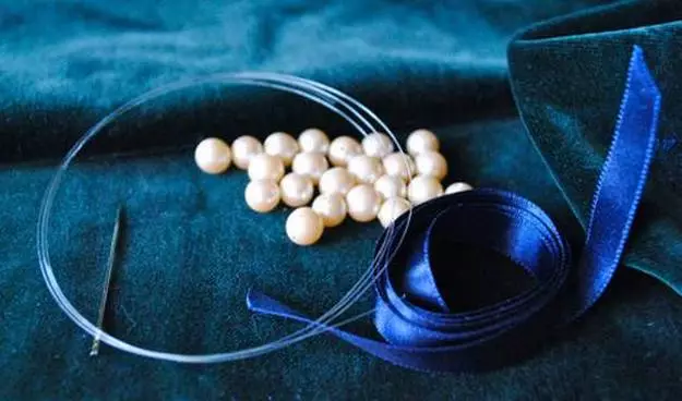 Halsband från pärlor med egna händer: Masterklass med foton och videoklipp