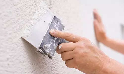 Hoe de muur met je eigen handen te zetten